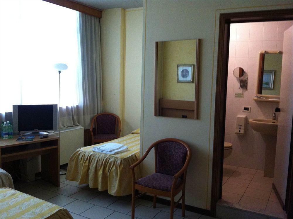 Hotel Cristallo Barga Fornaci di Barga Dış mekan fotoğraf