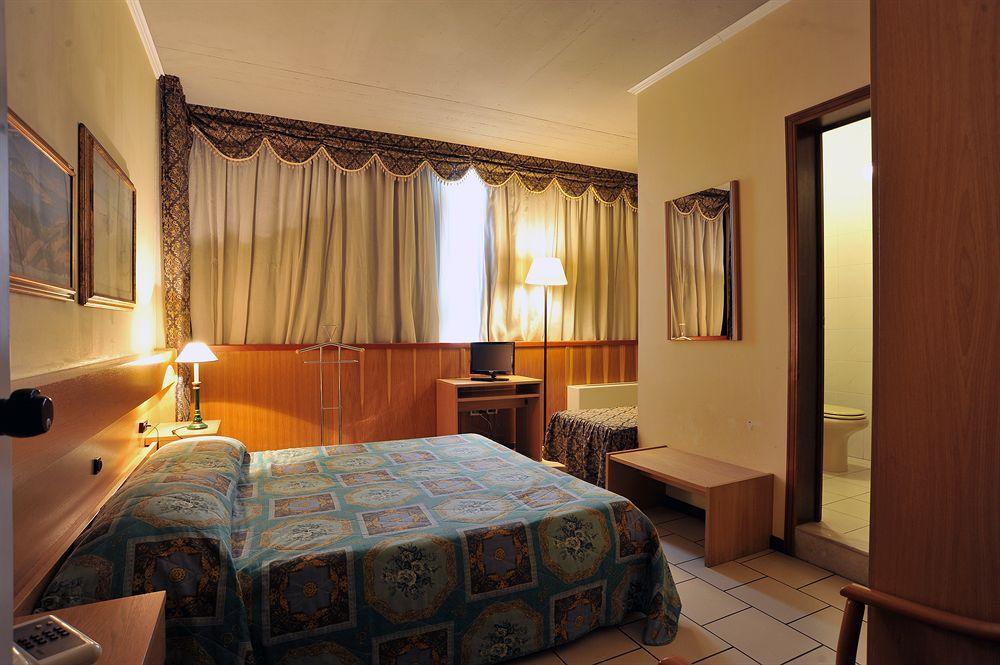 Hotel Cristallo Barga Fornaci di Barga Dış mekan fotoğraf